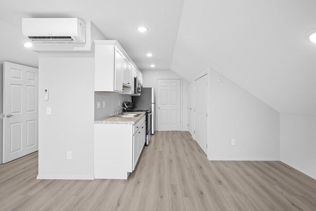 Photo - 622 N Main St Rd