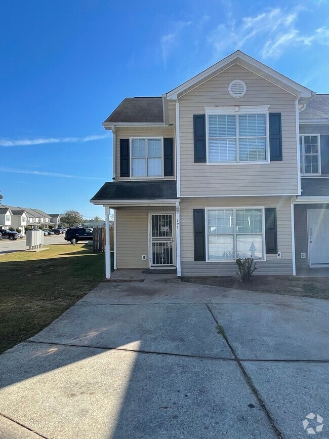 Building Photo - Spacious 4 Bedroom Townhome in Jackson wit...