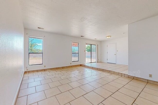 Photo - 708 Buckboard Rd SE