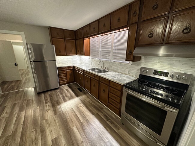 Building Photo - 63 E Poplar St Rental