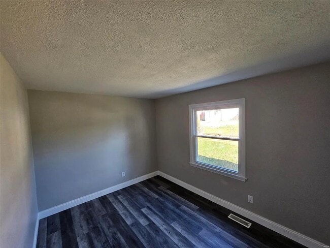 Photo - 28 Jamestown Dr