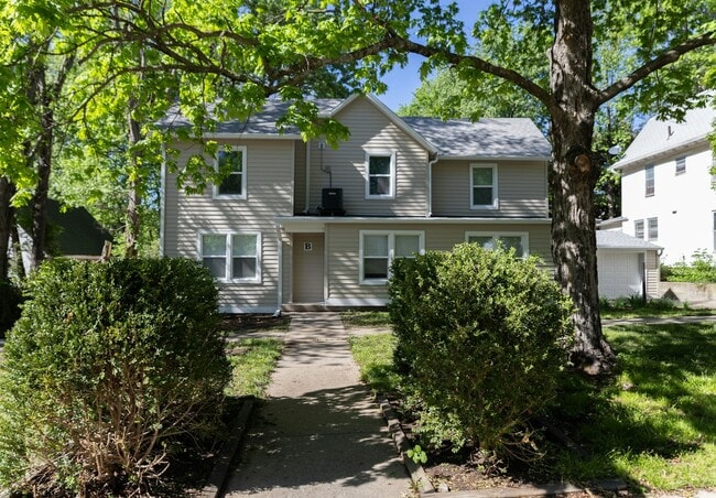 Photo - 916 Grove St