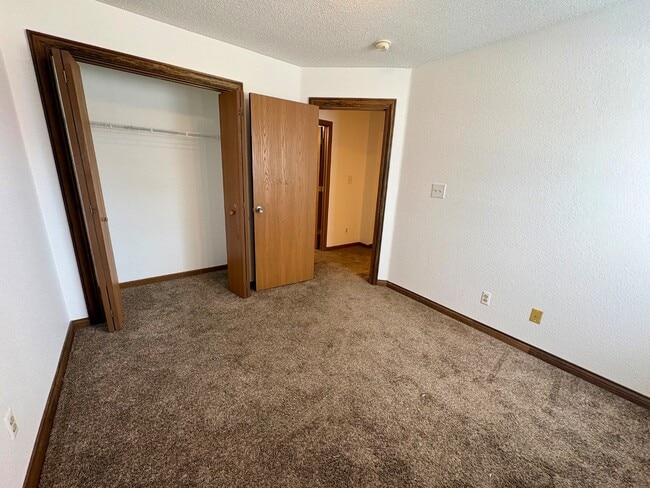 Photo - 1443 Blue Brook Way