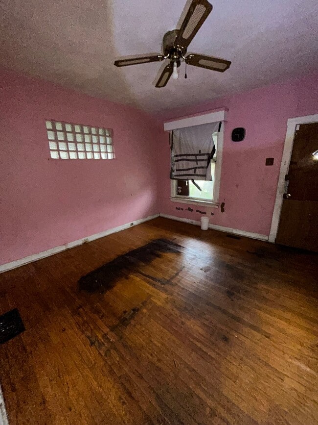 Photo - 4922 Davison Ave