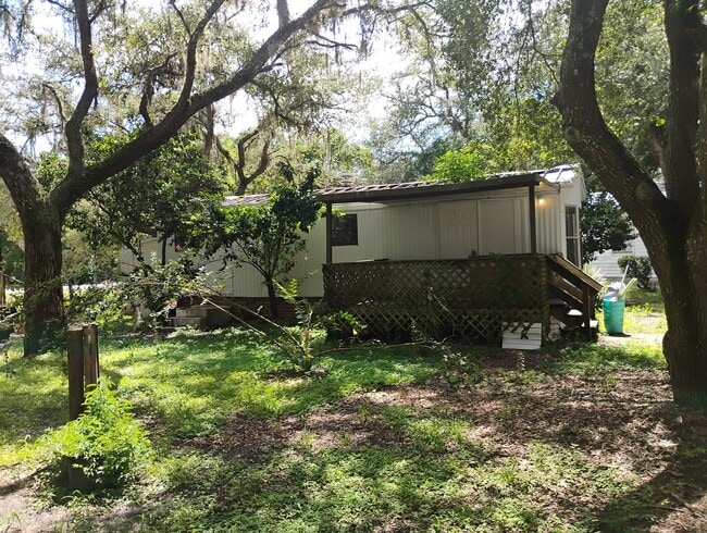 Building Photo - Whispering pines Rental