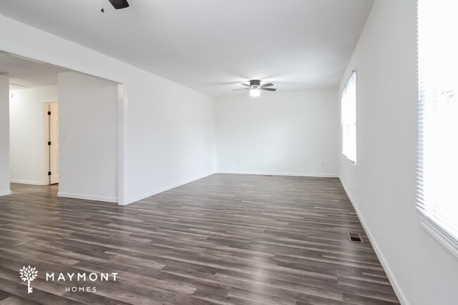 Photo - 126 Saturn Ln