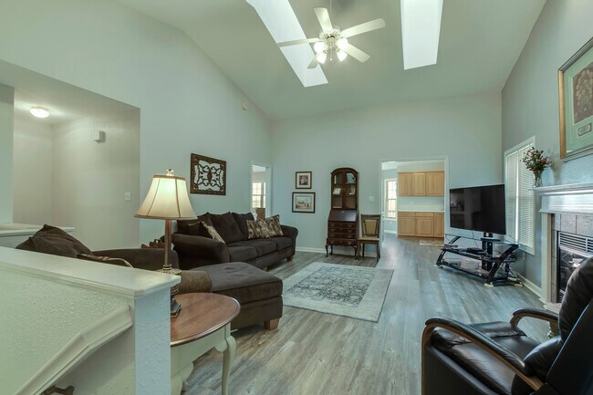 Photo - 511 Cimarron Cir