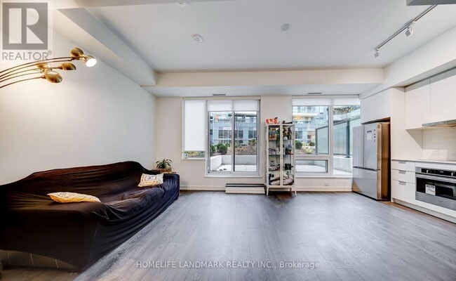 Photo - 8 Olympic Gdn Dr