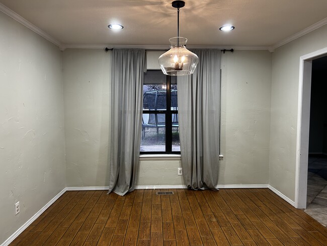 Photo - 308 W Raleigh Pl