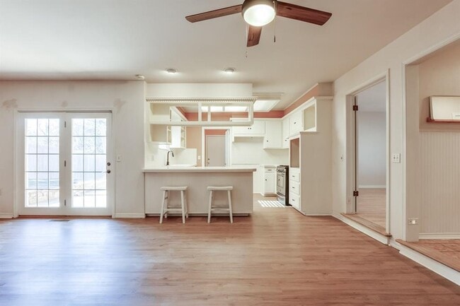 Photo - 11208 Surrey Hills Blvd