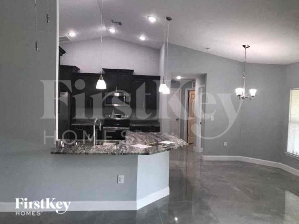 Photo - 2903 13th St W