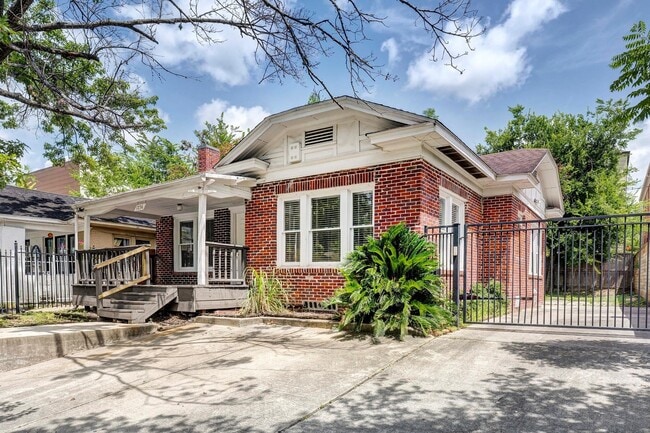 Building Photo - 1236 W Gray St Rental