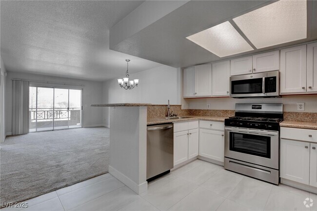 Building Photo - 8070 W Russell Rd Unit 2081 Rental