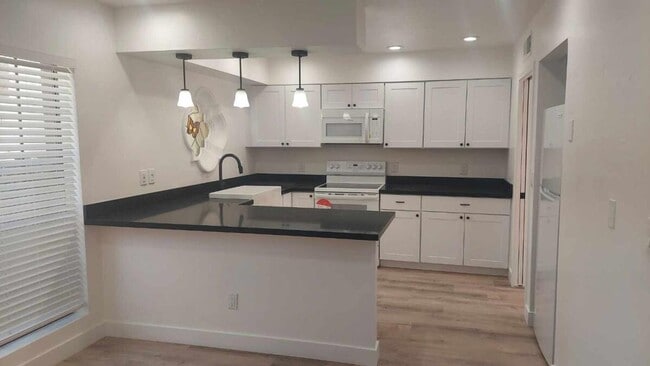 Photo - STUNNING SCOTTSDALE REMODEL!!