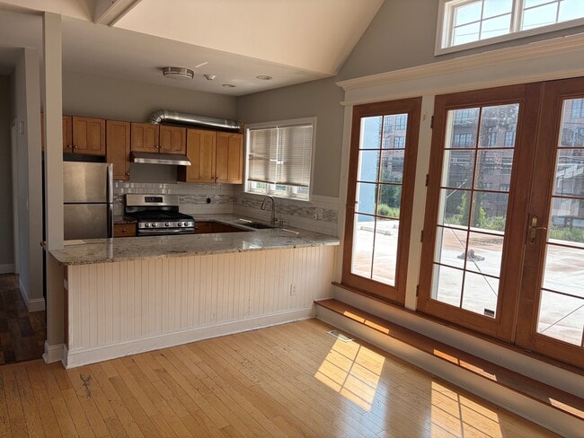 Kitchen - 40 Osborne Ave Unit A