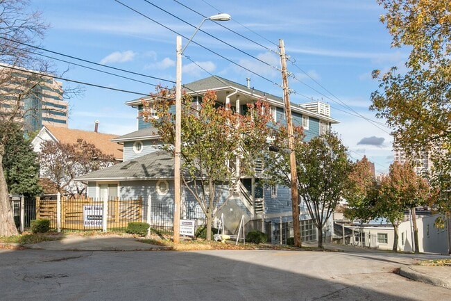 Building Photo - 4645 Jarboe St Unit 1