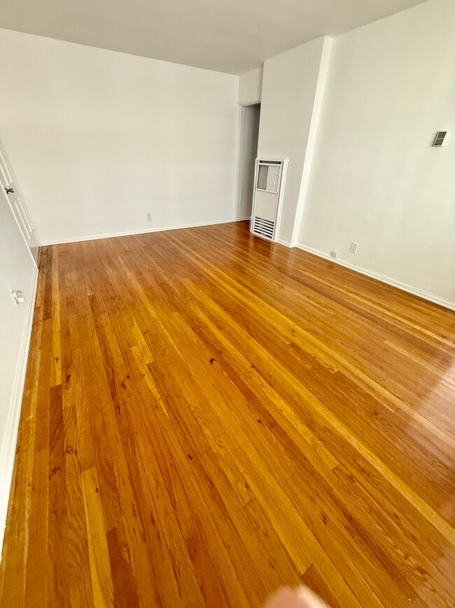Unit 11152-3/4 - 11152-11154 Morrison St