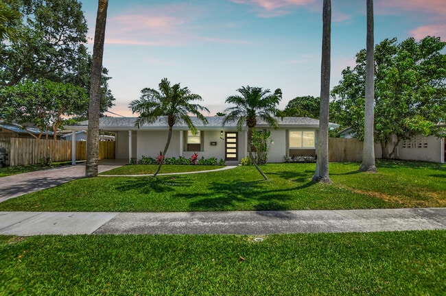 Building Photo - 832 SW 10th Ave