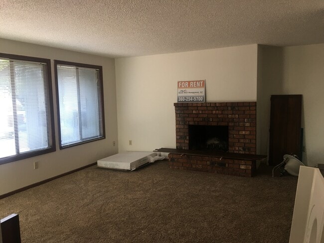 Photo - 2 BEDROOM, 1 BATH DUPLEX W/FENCED YARD!