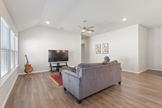 Photo - 1421 Avalon Ct