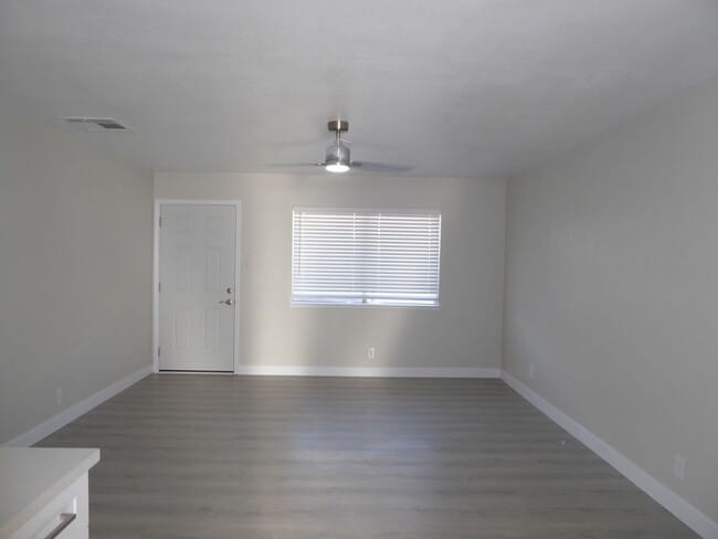 Building Photo - 204 W Robertson Rd Unit B Rental