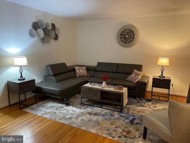 Photo - 6711 Beddoo St