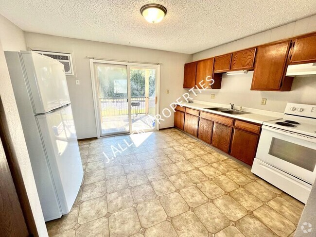 Building Photo - Spacious 2 bed Unit 4 Rental