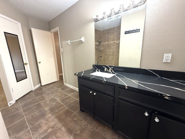 Photo - 15934 Blueridge Rd