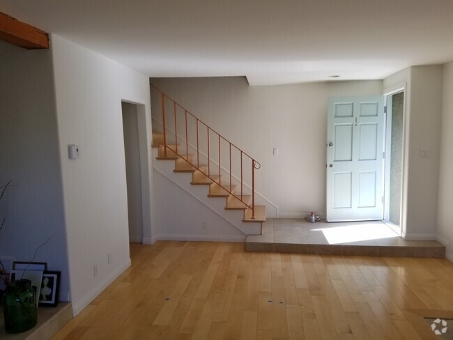 Building Photo - 11946 Dorothy St Unit 1 Rental
