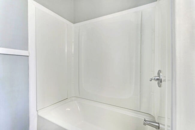 Photo - 218 E Henry St Unidad B