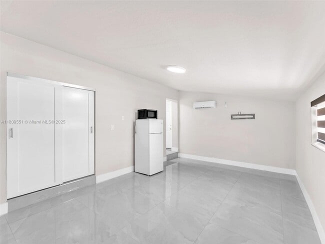 Photo - 10460 SW 43rd St