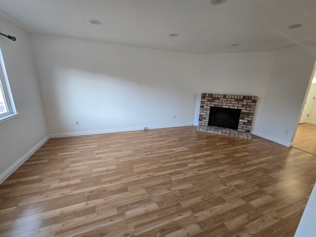 Photo - 8421 Locust Pl N