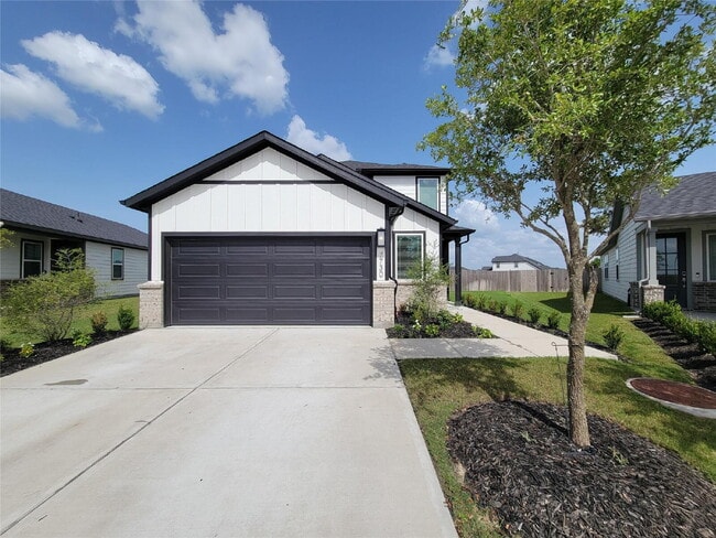 Photo - "Charming 4-Bed Retreat on Primrose Myrtle Ln, Cypress - Spacious Living with 2.5 Baths!"