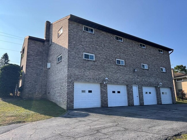 Photo - 129 Lulay St