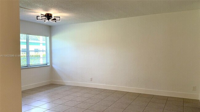 Photo - 1450 Atlantic Shores Blvd Unidad 110