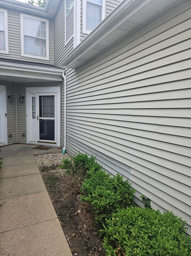 Photo - 348 Fallbrook Ct