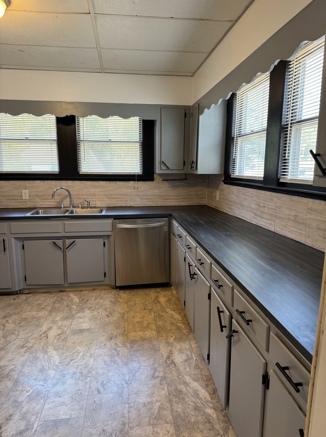 Photo - Spacious 3-Bedroom Home in Bessemer – Vouchers Accepted!