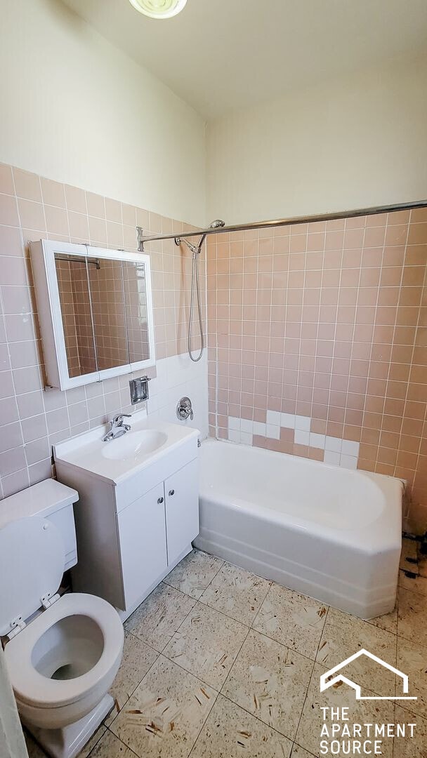 Photo - 2884 N Clark St Unidad 3