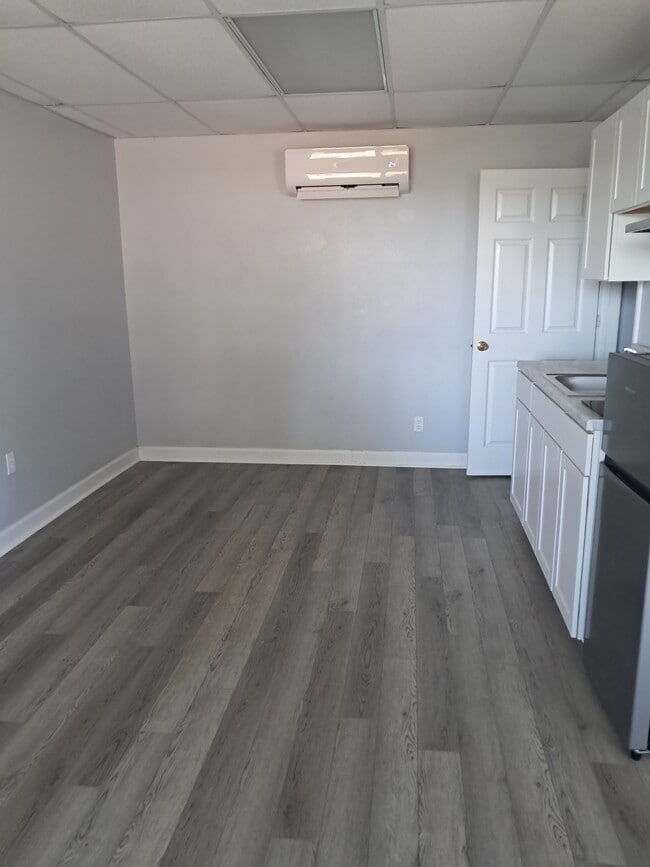 Building Photo - Colonial Unit 9A