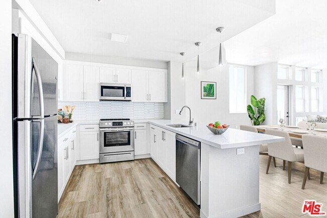 Photo - 2847 Leeward Ave Unit 206