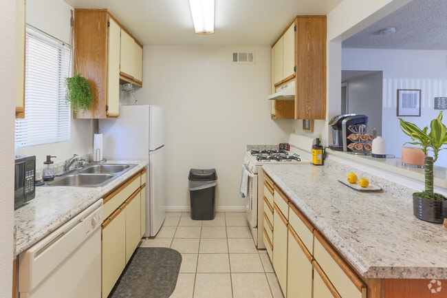 Bedford 2BR, 2BA - 960 SF