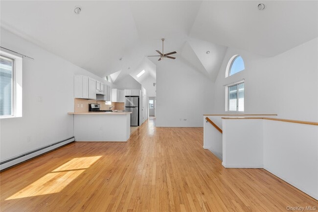 Photo - 715 E Walnut St Unit Upper