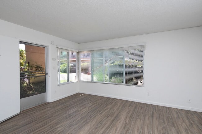Photo - Beautifully Remodeled 2 BR in South Park Unidad 3062