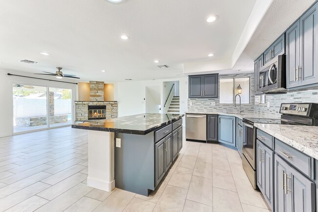 Photo - Massive Remodeled Tri-Level Near ASU with Diving Pool