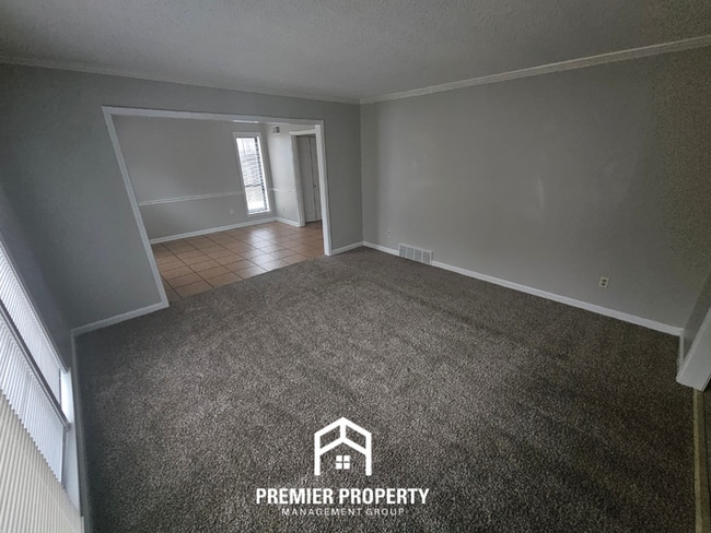 Photo - 6869 Amersham Dr