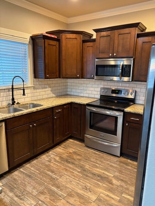 Photo - BEAUTIFUL TOWNHOUSE IN A GREAT LOCATION!!!