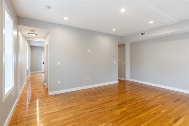 Photo - 151 Clark St