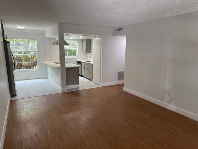 Photo - 726 Edgewater Dr Unit 2