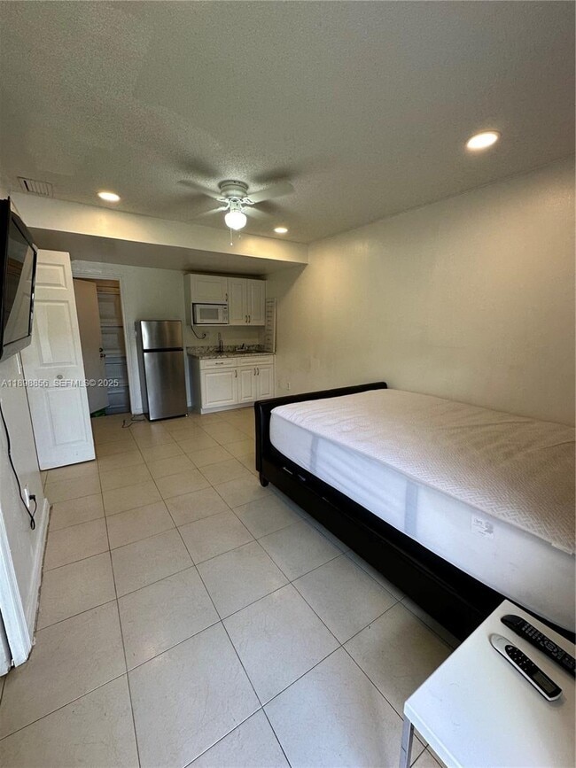 Photo - 11050 NW 28th St Unidad 11050