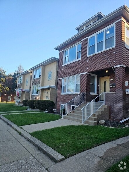 Building Photo - 6152 S Kolin Ave Rental